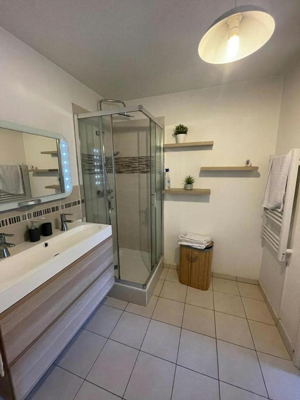 Appart The Good Stay Disneyland Монтеврен Экстерьер фото